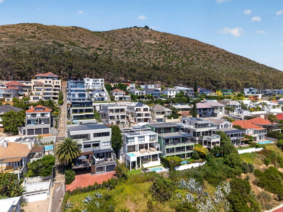2 Bedroom Property for Sale in Green Point Western Cape